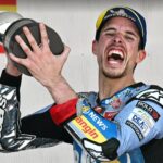 Alex Marquez soulève son trophée du GP d'Espagne
